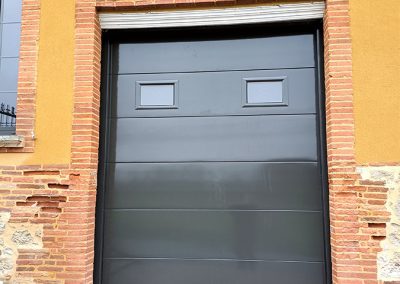 PORTE SECTIONNELLE HABITAT ONE FERMETURE HUBLOTS
